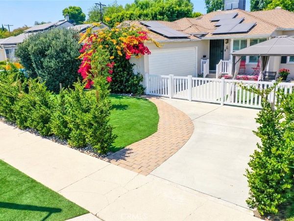 17415 Victory , Lake Balboa, CA 91406