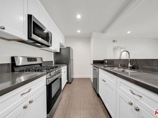 7453 Haskell Avenue, Unit 7, Van Nuys, CA 91406