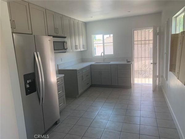 11818 Victory Boulevard, North Hollywood, CA 91606