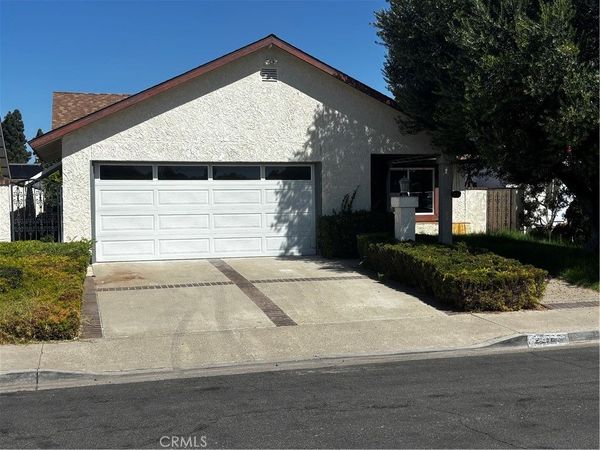 22561 Catania, Laguna Hills, CA 92653
