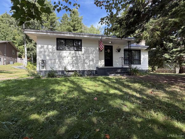1404 Pioneer Road, Marquette, MI 49855