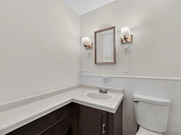 8724 Santa Bella Drive, Unit H, Hazelwood, MO 63042
