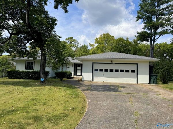 3726 Oakdale Court NW, Huntsville, AL 35810