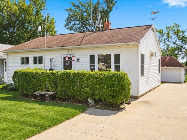 645 40th Street NE, Cedar Rapids, IA 52402