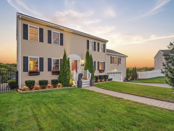 1 Tsitsinos Dr, Peabody, MA 01906