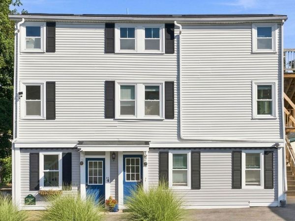 4 Farragut Rd, Unit 2, Ipswich, MA 01938