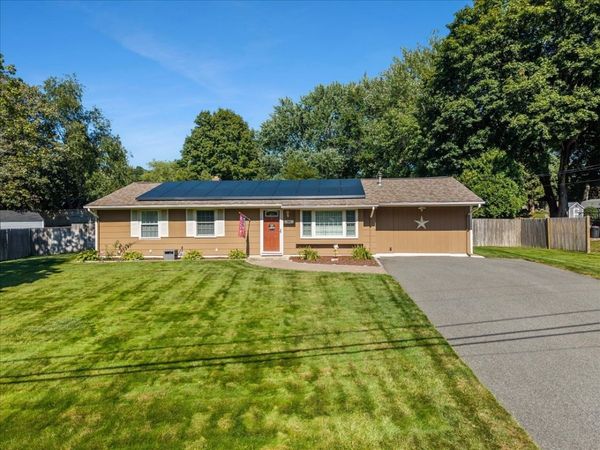 90 Smoke Rise Cir, Swansea, MA 02777
