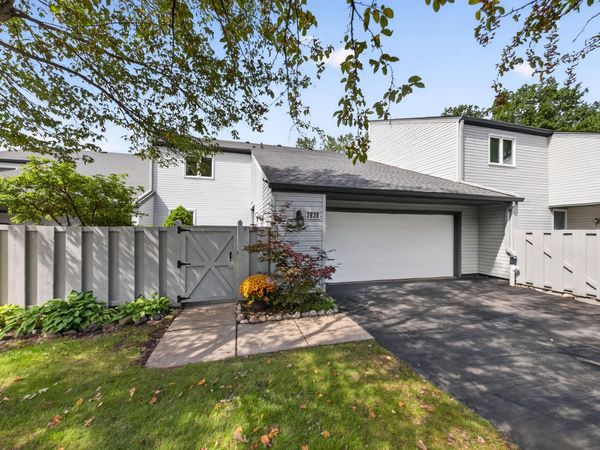 2828 Monte Vista Avenue, Brighton, MI 48114