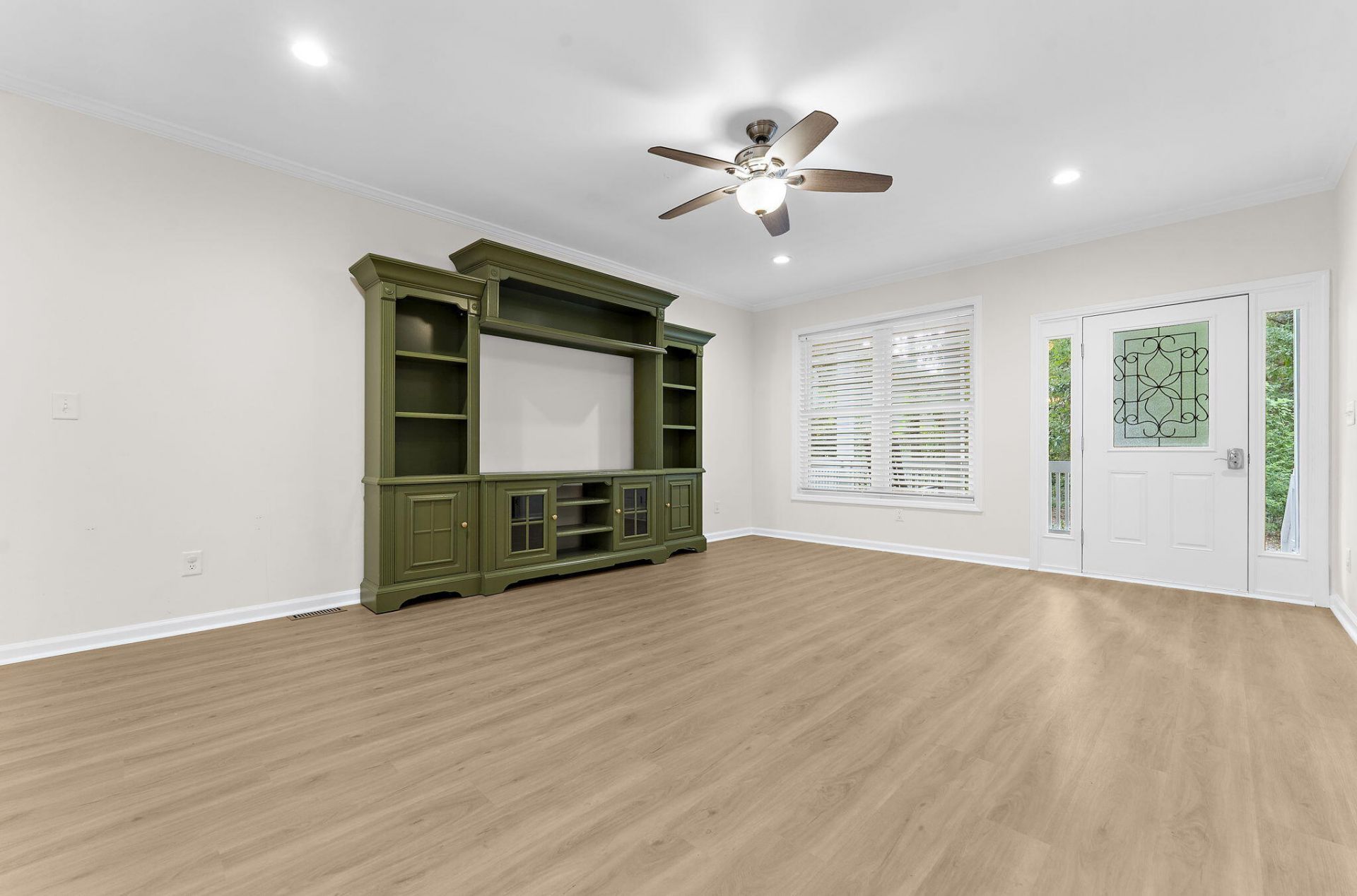 108 Lowndes Lane Photo 8