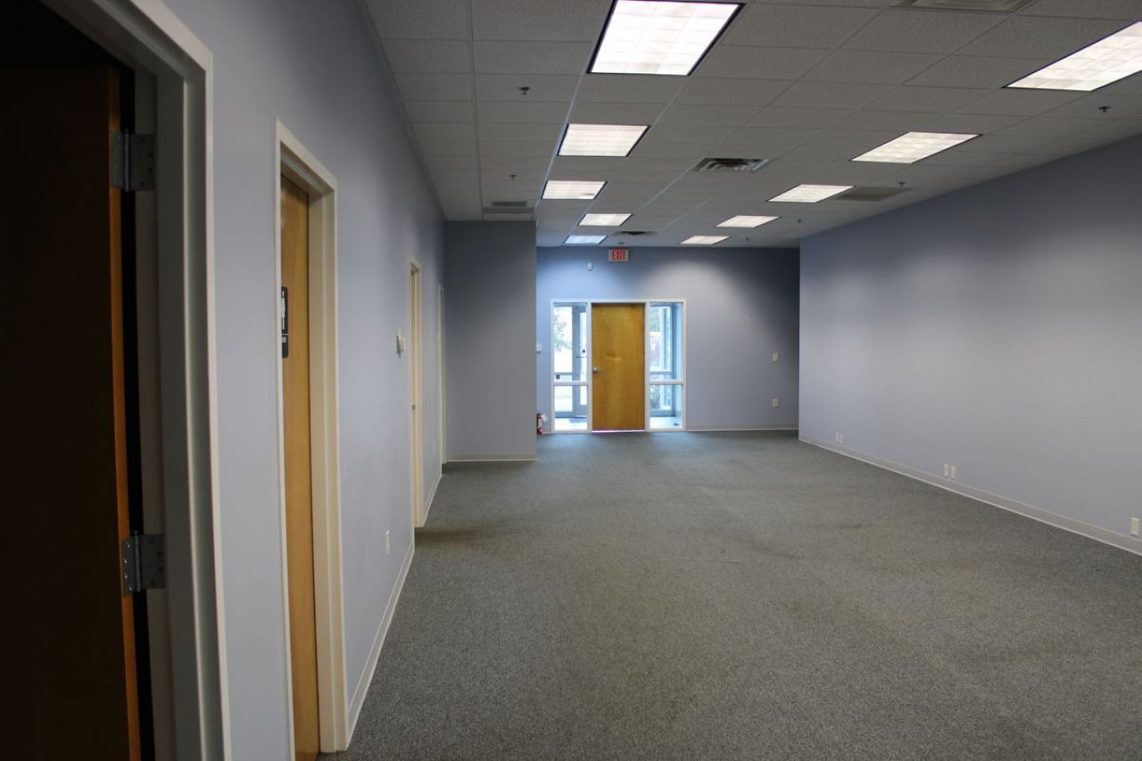 2457 Aviation Avenue  Photo 6