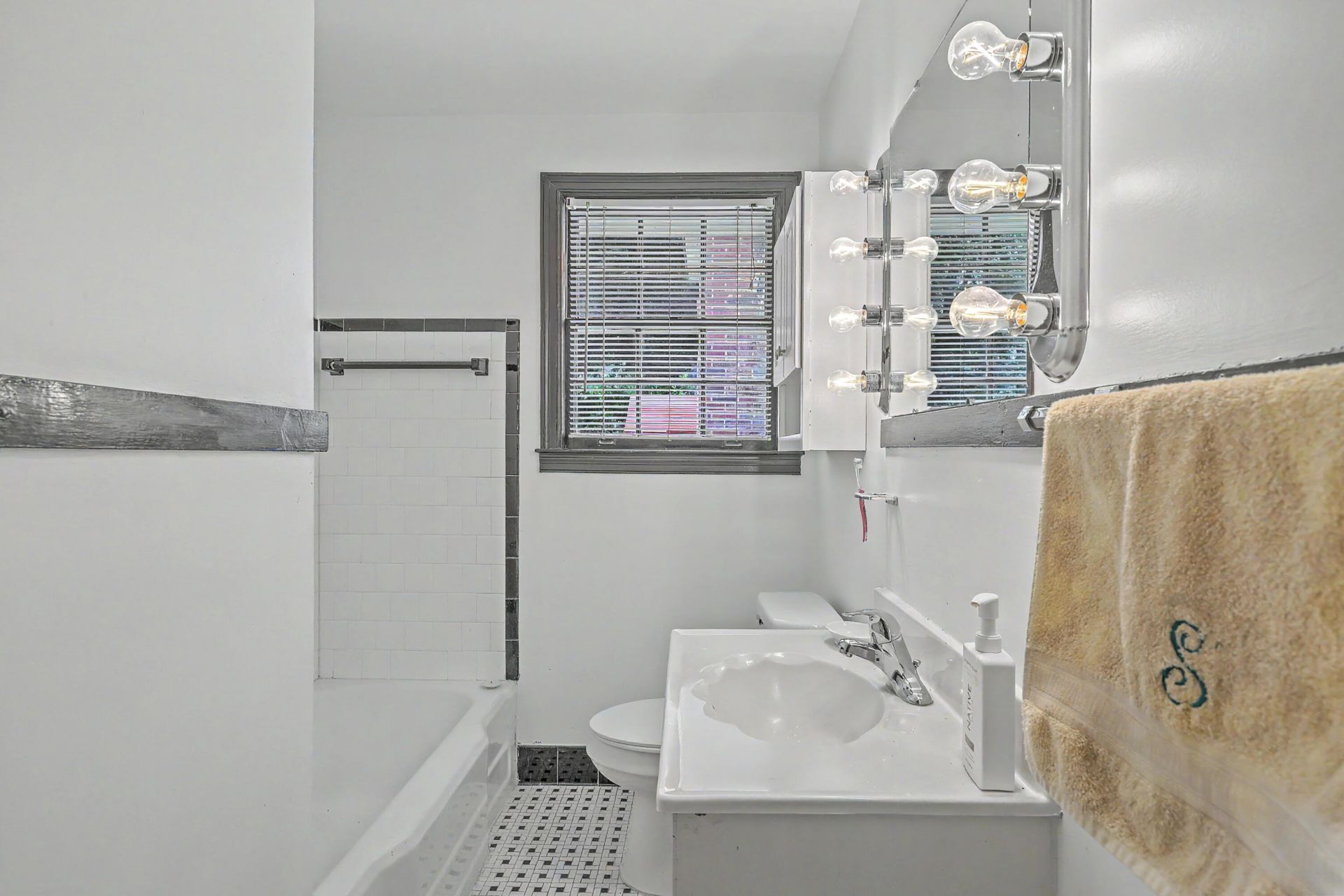 4 Oakdale Place  Photo 18
