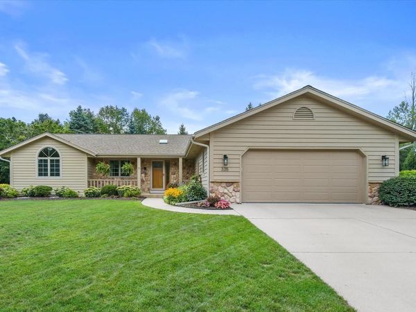 335 W Highland DRIVE, Grafton, WI 53024