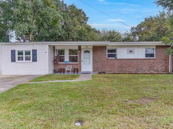 2121 Elaine Cir, Pensacola, FL 32504