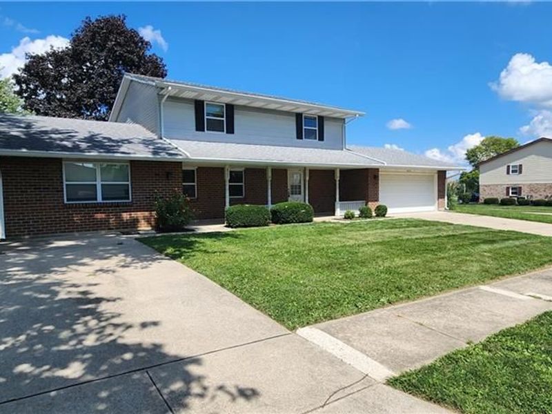 825 Comanche Lane, Tipp City, OH 45371 Photo 3