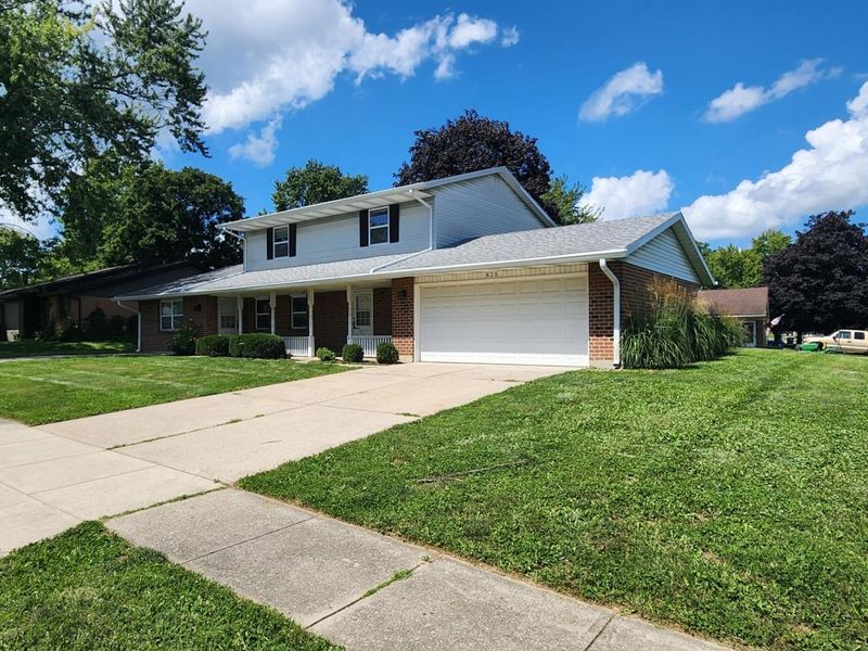 825 Comanche Lane, Tipp City, OH 45371 Photo 2