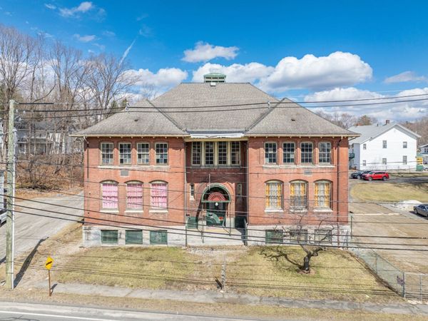 40 Pecks Rd, Pittsfield, MA 01201