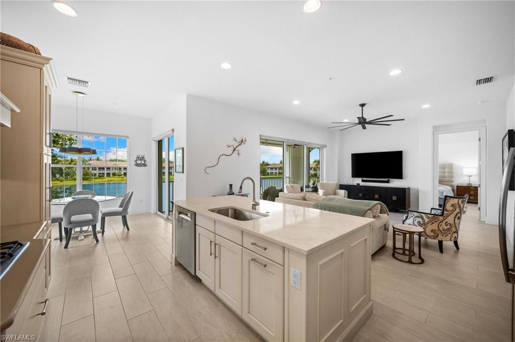 8062 Signature Club Cir, Unit 201, Naples, FL 34113 Photo