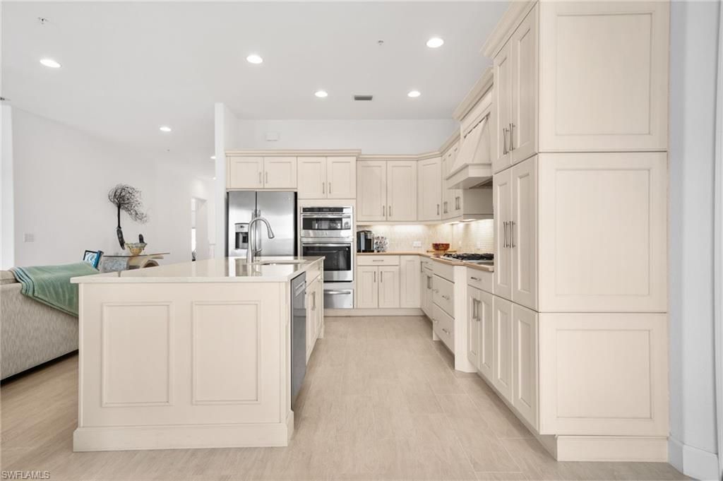 8062 Signature Club Cir, Unit 201, Naples, FL 34113 Photo