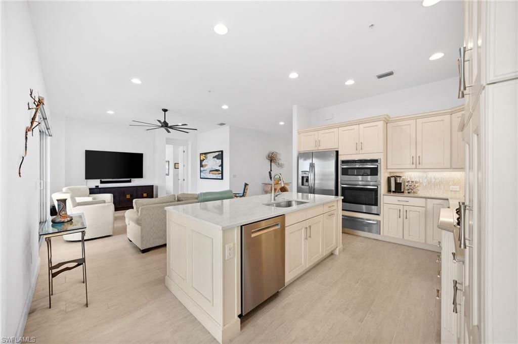 8062 Signature Club Cir, Unit 201, Naples, FL 34113 Photo