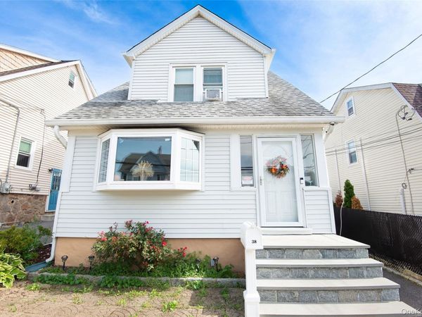 38 Emmett Terrace , New Rochelle, NY 10805