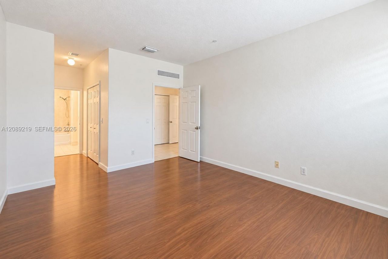 10242 NW 7th St, Unit 203, Miami, FL 33172 Photo