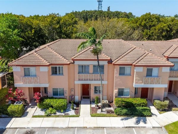 816 NW 208th Way, Pembroke Pines, FL 33029