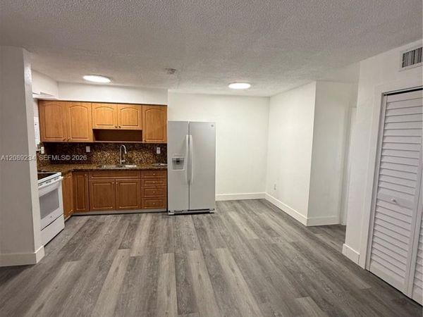 2385 NW 11th St , Unit C31, Miami, FL 33125