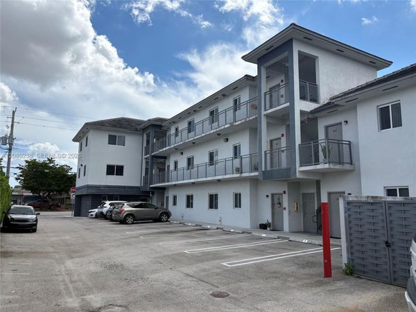 4260 Palm Ave, Hialeah, FL 33012