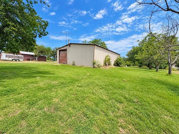 1438 Hurst Road, Axtell, TX 76624