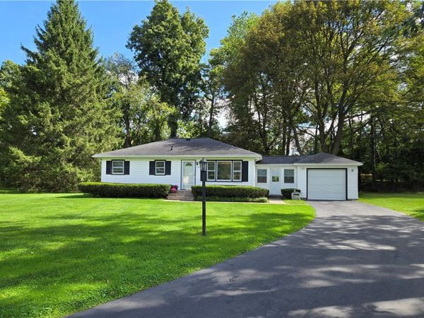 134 Creek Hill Lane, Rochester, NY 14625