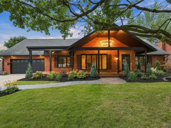10 The Spur, Buffalo, NY 14221