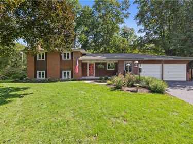 21 Cottonwood Lane, Pittsford, NY 14534
