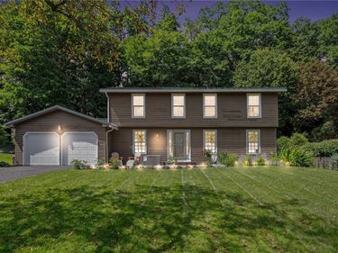 25 Chipping Ridge, Fairport, NY 14450