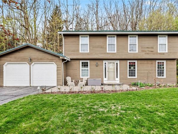 25 Chipping Ridge, Fairport, NY 14450
