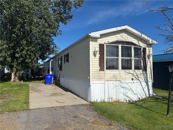 1256 Ridgewood Drive, Lockport, NY 14094