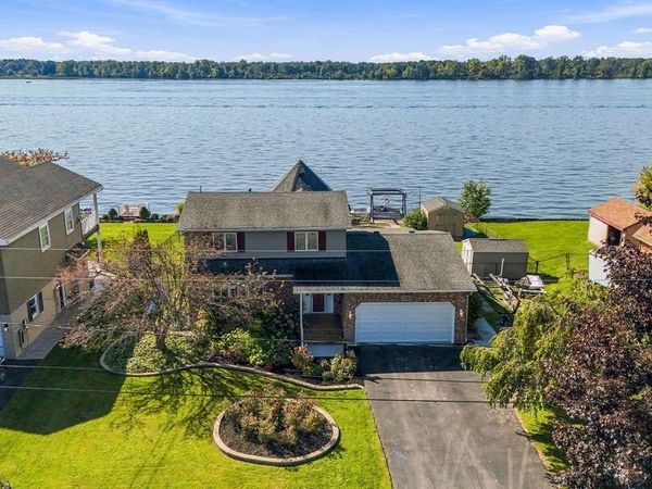 7651 W Rivershore Drive, Niagara Falls, NY 14304
