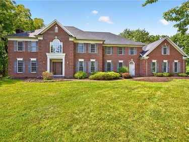 6 Merrycreek Xing, Pittsford, NY 14534