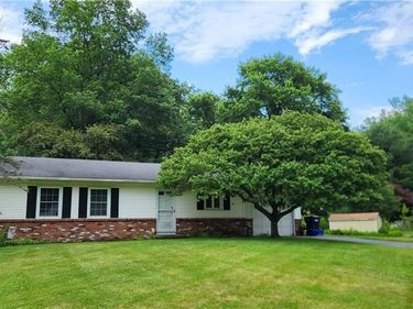 4 Brook Hollow, Pittsford, NY 14534