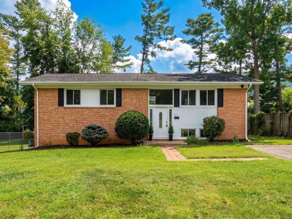 924 WASHINGTON AVE, WAYNESBORO, VA 22980