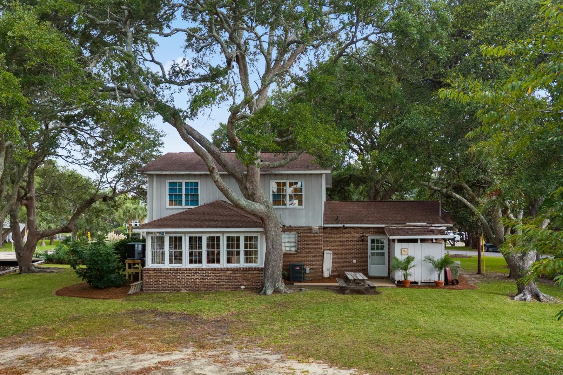 313 N Oak Dr. Photo 4