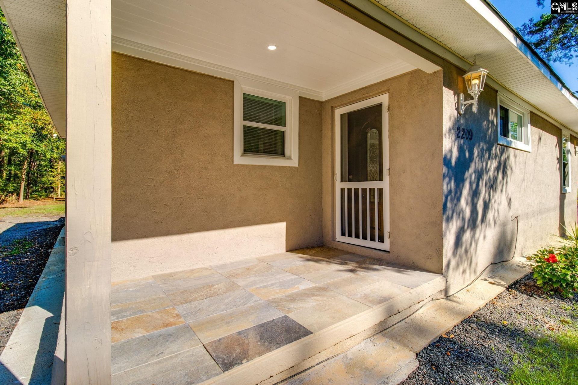 2209 Altas Road  Photo 4