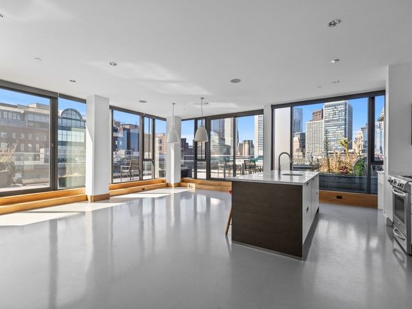 346 Congress St., Unit PH 701, Boston, MA 02210