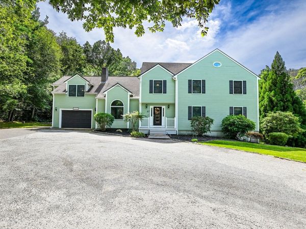27 Brittany Ln, Dartmouth, MA 02747