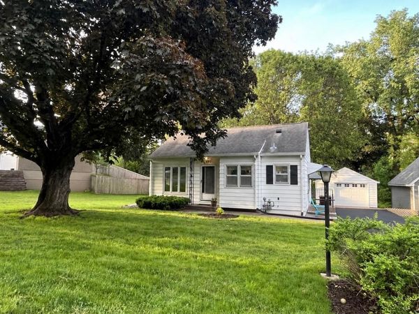 590 Valley Lane, Mendota Heights, MN 55118