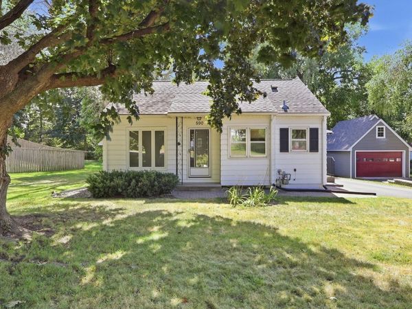 590 Valley Lane, Mendota Heights, MN 55118