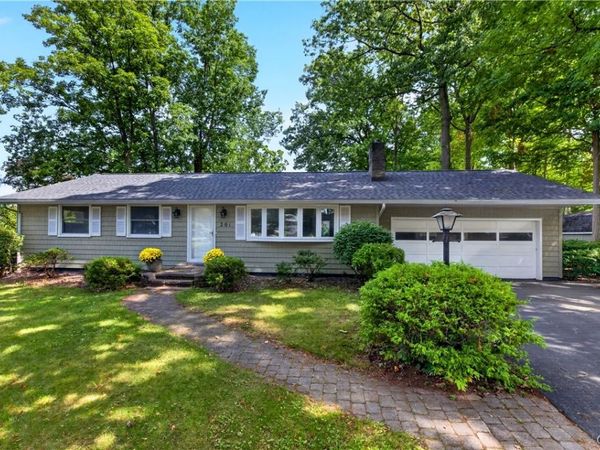 201 Oakridge, Liverpool, NY 13088
