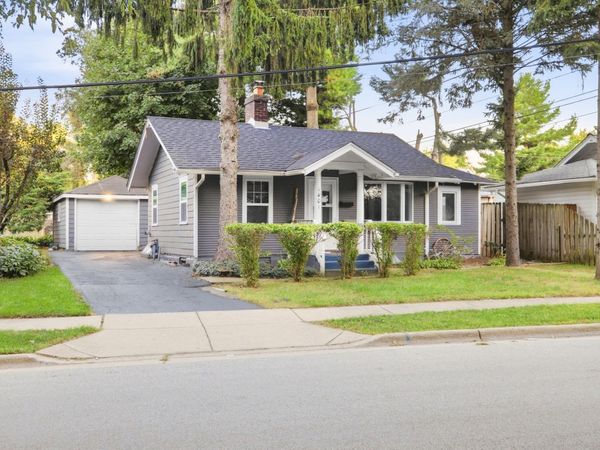 1401 Sherwood Avenue, Elgin, IL 60120
