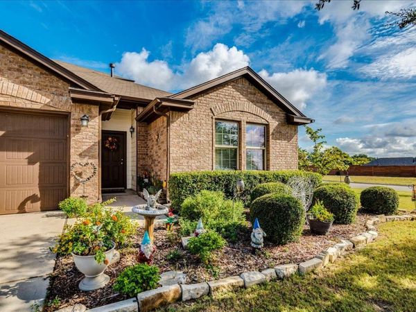 172 Mistflower LN, Kyle, TX 78640