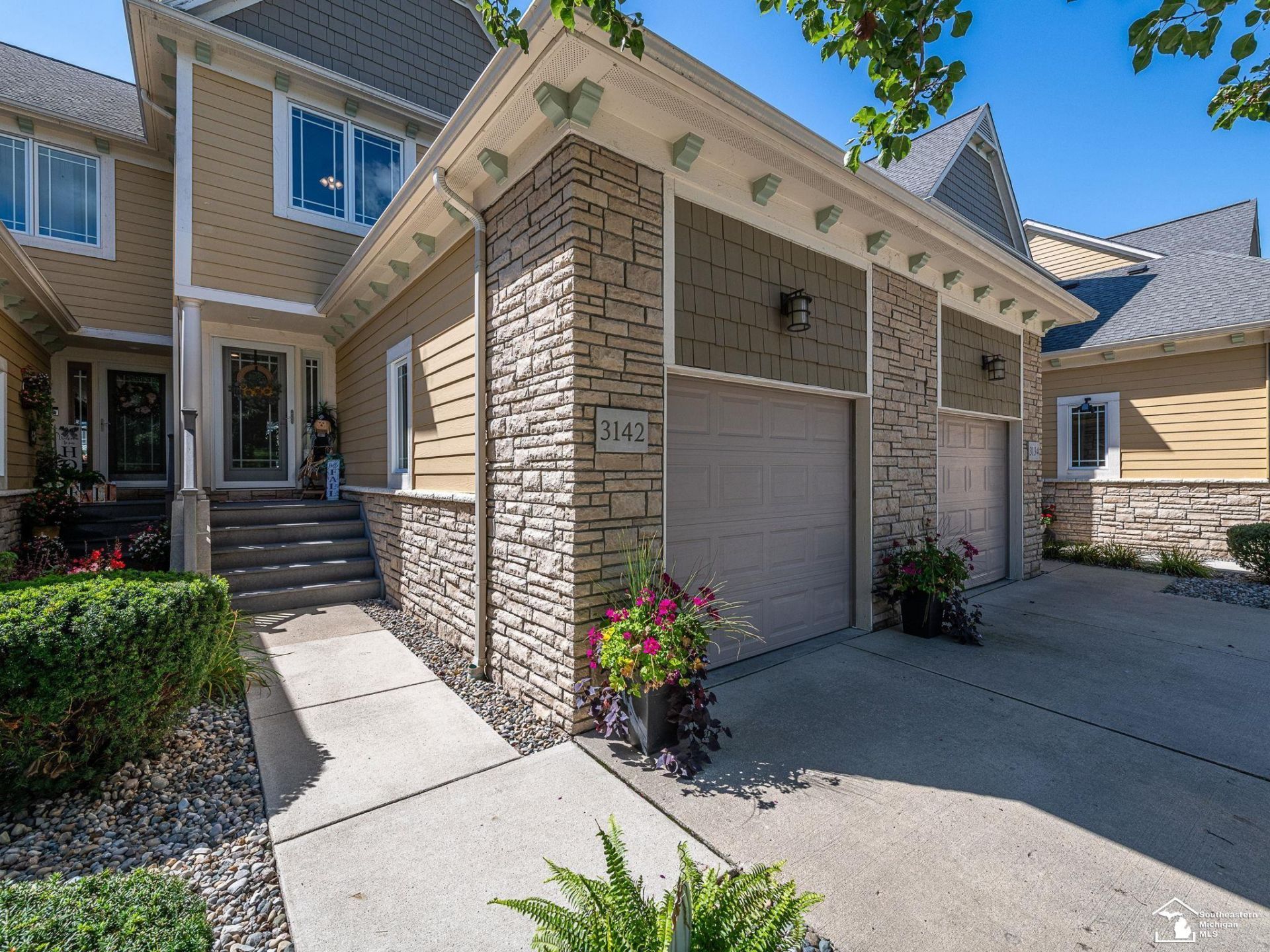 3142 Charm Harbor Drive, Monroe, MI 48162 Main Photo