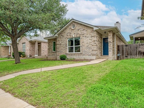 922 Thackeray LN, Pflugerville, TX 78660